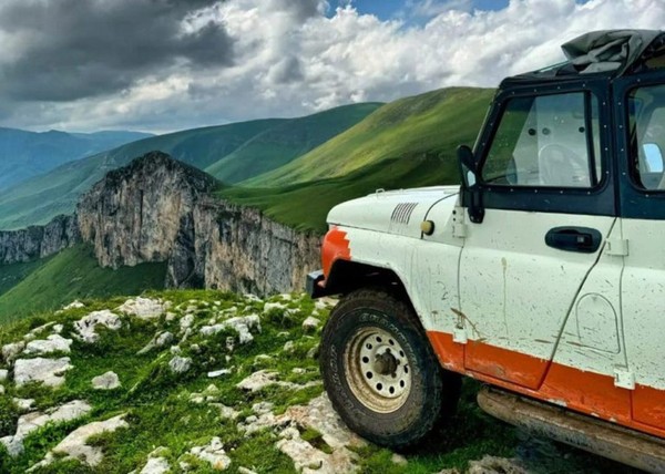 На джипе к горе Димац, Дилижану и монастырю Агарцин (всё включено)