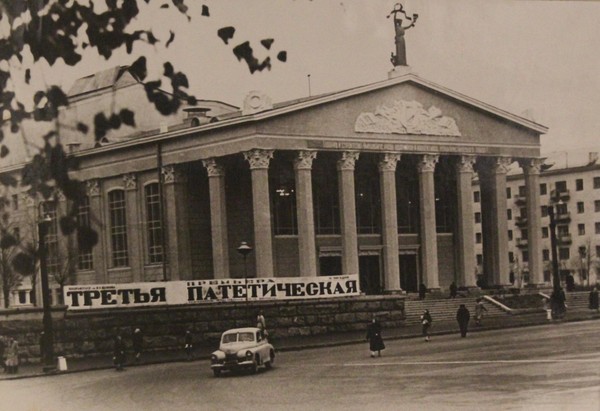 Выставка «Театр. Жизнь. Время»