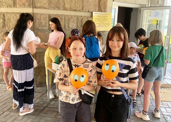 Уличная акция «Здравствуй, школа!»