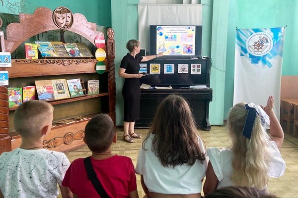 Познавательная игра «Светофорчик приглашает в гости»
