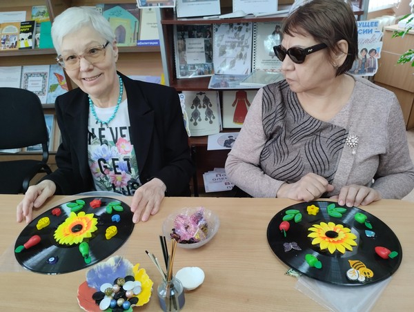 Занятие инклюзивного клуба «Я вижу мир сердцем»