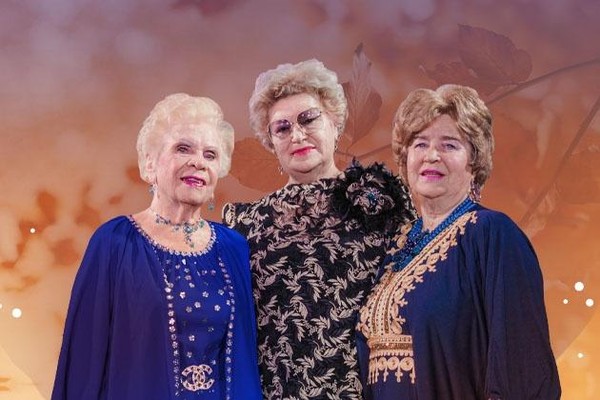 «Заплетает осень золотые косы»