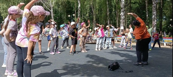 Тематическая программа «Мы вместе!», посвященная Дню воссоединения республик