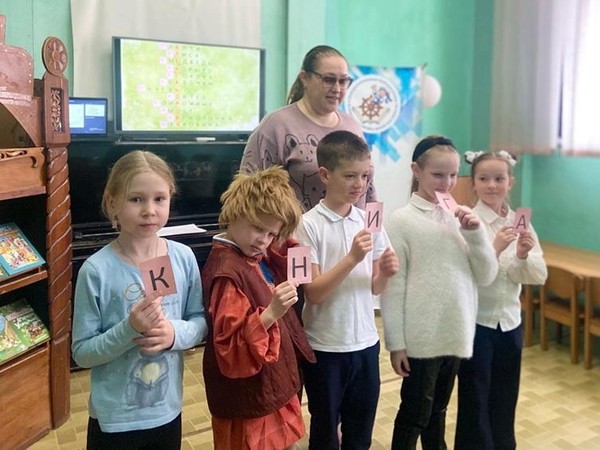 Познавательный час «Кто рисует наши книги»