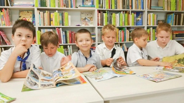 Игровой час «Улыбайтесь веселей: у «Картинок» – юбилей»