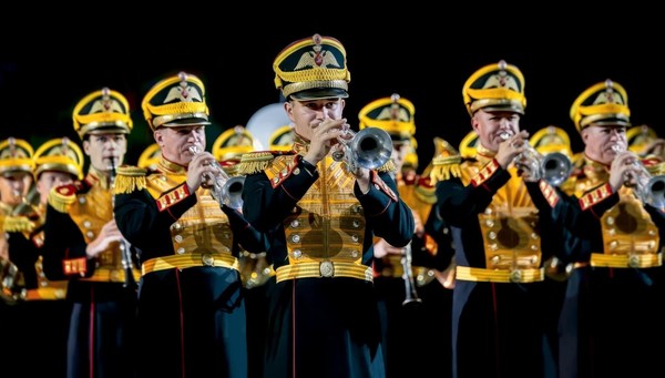 Виртуальный концертный зал: Старинные вальсы и марши