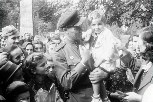 Мультимедийная выставка «Преступления нацизма. Освободительная миссия Красной Армии в Европе»