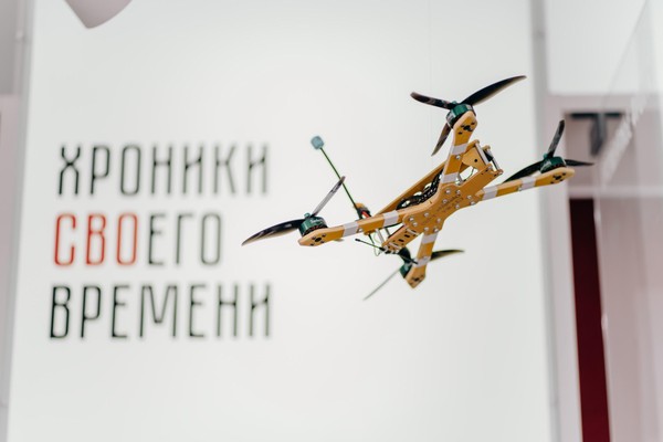 Громкие чтения книг с выставки «Хроники СВОего времени»