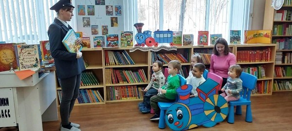 «Книжный паровозик» отправляется в путь