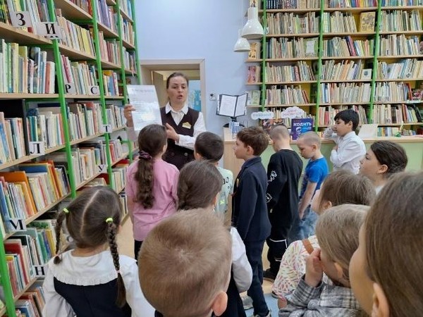 «Чтобы шагалось в ногу с веком, приходи в библиотеку»