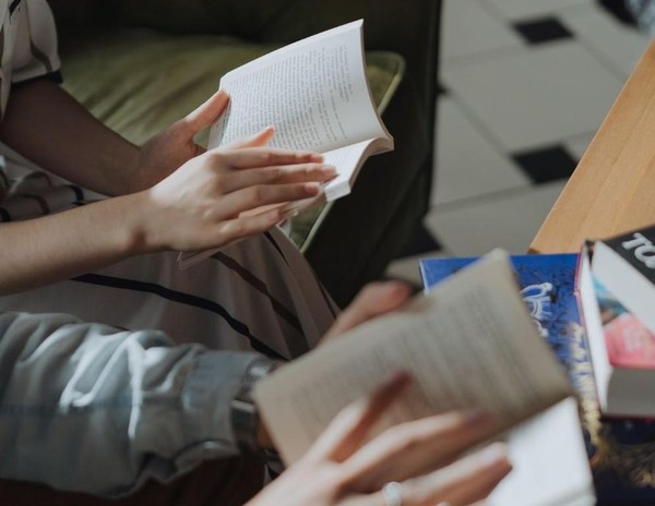 Книжный клуб «Внеклассное чтение: по‑взрослому о школьной классике»