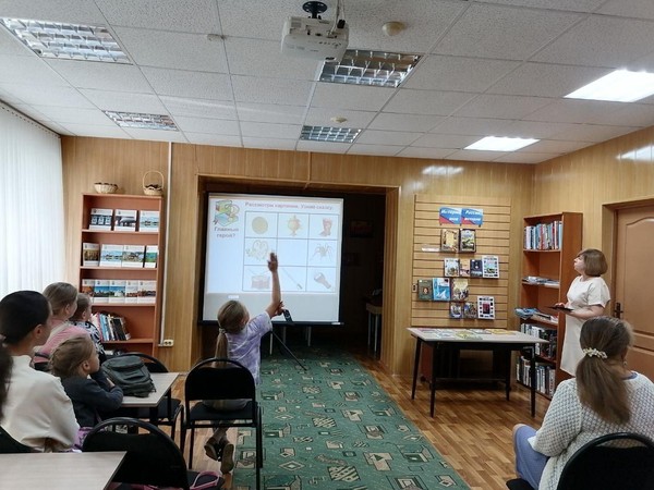 «Весь мир на полке». День открытых дверей