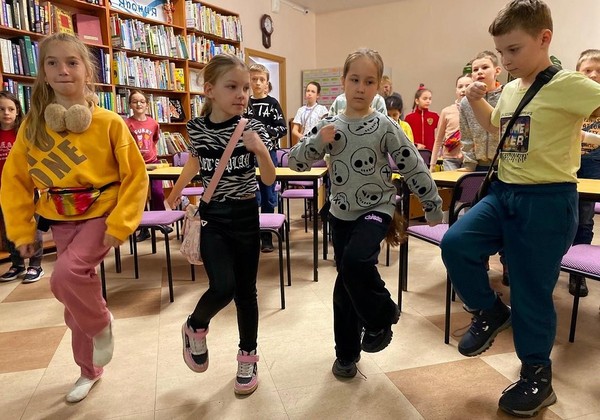 Познавательно-игровой час «Скажи мне что-нибудь на своем языке»