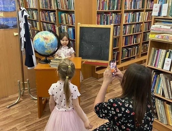 Фотоакция «Книжные друзья сентября»