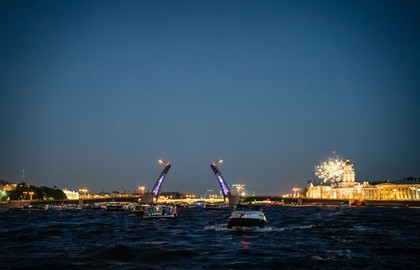 Разводные мосты Петербурга с борта теплохода