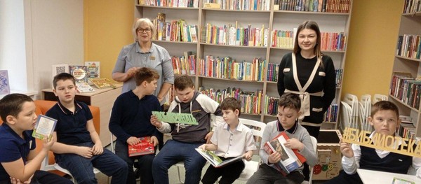 Библио–час «Вместе с книгой в школьный класс»