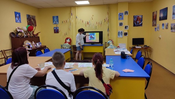 Познавательный час «День языков народов России»