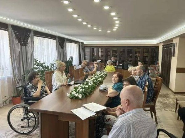Литературно‑музыкальная гостиная «Поэзия души Расула Гамзатова»: праздник слова и музыки ко Дню языков народов России