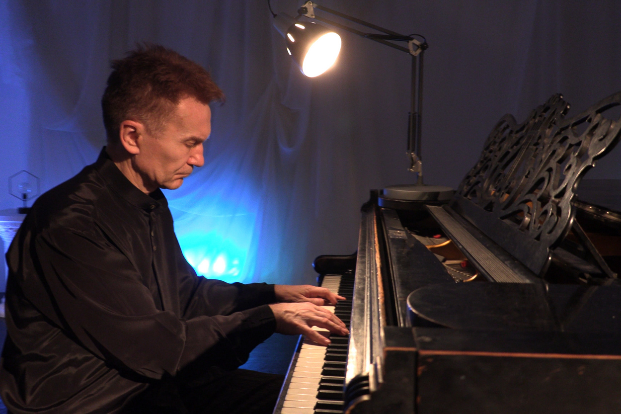 Юрий Гончаров – фортепиано, пианист