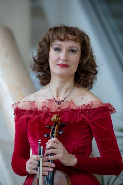 Ирина Павлихина (скрипка, солистка Москонцерта, доцент ГМПИ им. М. Ипполитова-Иванова)