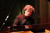 Евгений Савельев - пианист