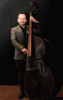 Денис Шушков профессиональный джазовый контрабасист
