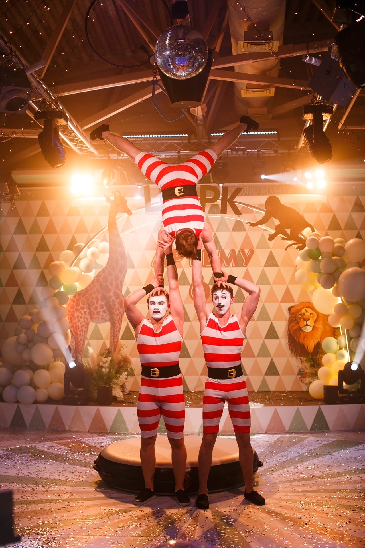 Цирковой коллектив 'АНТРЕ' в клубе 'CCCР'