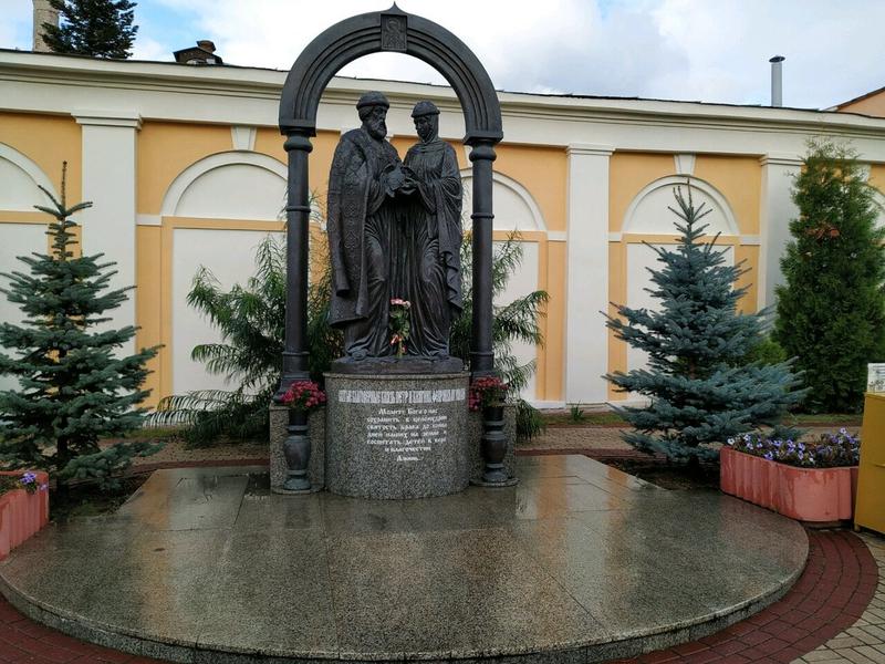 Сквер святых Петра и Февроньи Муромских