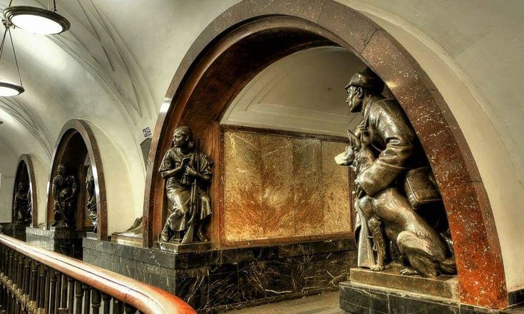 Станция метро Площадь Революции